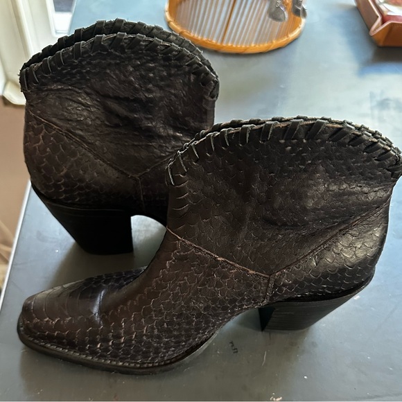 Python black ladies ankle boots. - Picture 1 of 4
